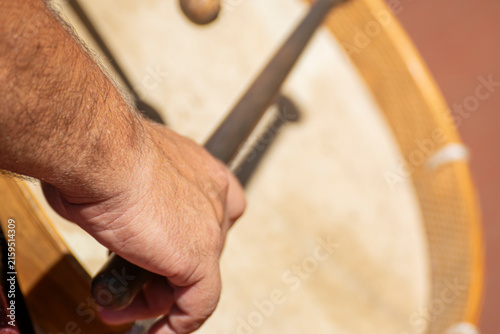 Fotografie Hand playing traditional wooden drum The Concept of rhythm and musical heritage