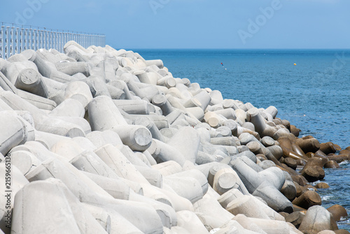 Картината върху платно High Angle View of Concrete Tetrapods Breakwater and Metal Fence