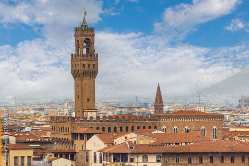 Cuadro en lienzo The Palazzo Vecchio in Piazza della Signoria, designed by Arnolfo di Cambio, is one of the most famous buildings in Florence