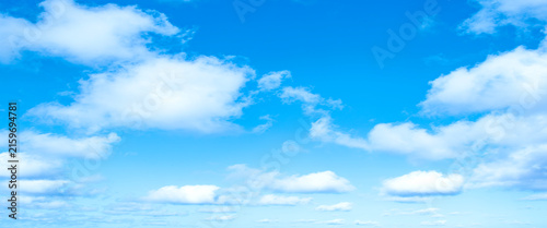 沖縄県の爽やかな青空と雲