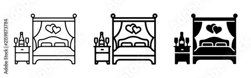 Foto Romantic Canopy Bed Icons, Love Hearts, Champagne, Wedding Night, Honeymoon Suit