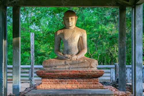 Foto Samadhi Buddah Statue, meditating Buddha in Anuradhapura