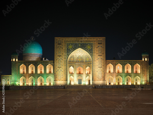 Cuadro en lienzo Tilya-Kori Madrasah Registan Square Night Samarkand