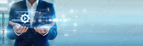 Konstfotografi Web administrator handhold virtual screen Content Management tools while working on laptop for sites