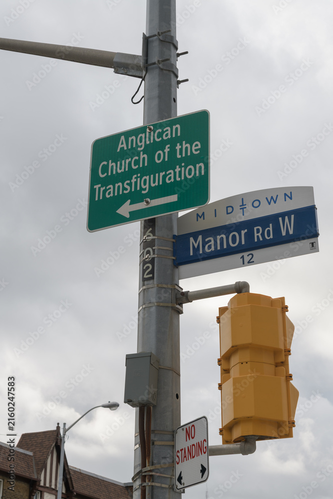 Fototapeta premium Midtown Toronto street sign at Manor Rd W