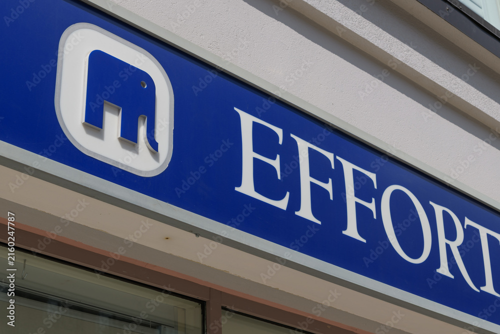 Fototapeta premium exterior building facade and sign of Effort Trust Company, a mortgage lender, located at 980 Yonge St, Toronto