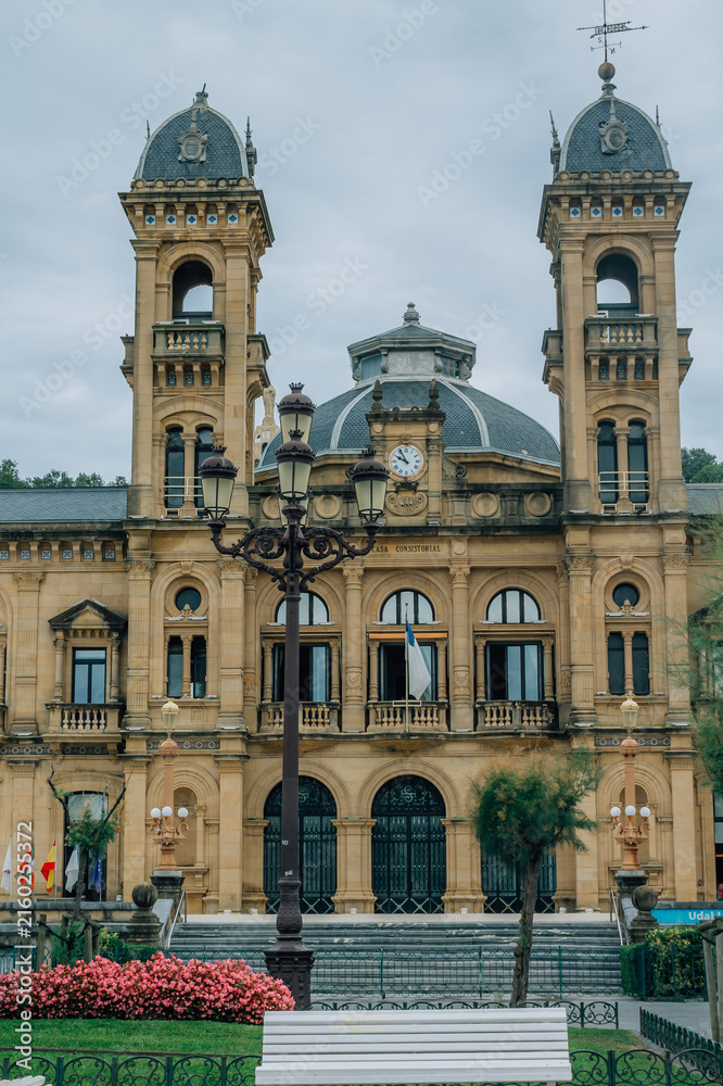 Fototapeta premium Alderdi Eder gardens and Town Hall of Donostia-San Sebastian, Spain