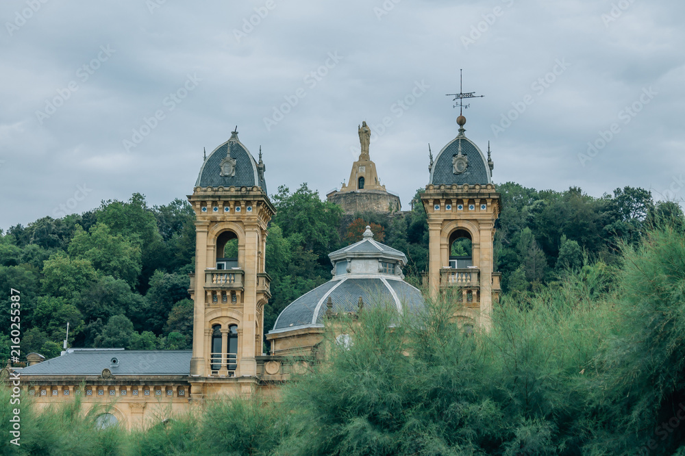 Fototapeta premium Alderdi Eder gardens and Town Hall of Donostia-San Sebastian, Spain