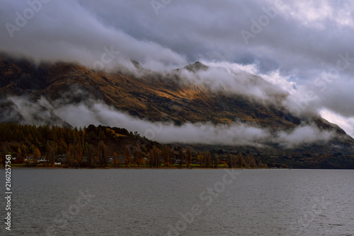 Bild auf Leinwand Low clouds over mountains and Lake Wanaka in autumn, New Zealand