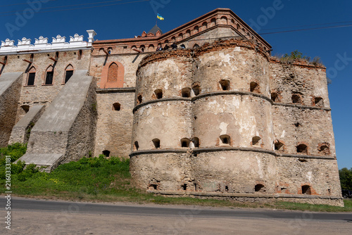 Fotografie Historic Medzhybizh fortress stone bastion and decorative white battlements with