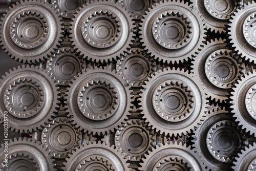 Obraz na płótnie Close-up view of interlocking metal gears and mechanical parts in factory setting