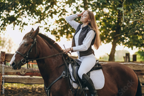Canvastavla A young female jockey is sitting on her horse in show jumping training