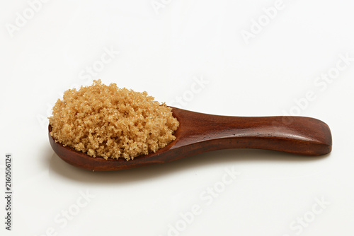 Quadro su tela Loose Brown Sugar on spoon close up on white background