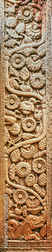 Fotografía Floral and Wildlife Ornament Carved on the Ancient Sanchi Stupa Gateway Pillar,