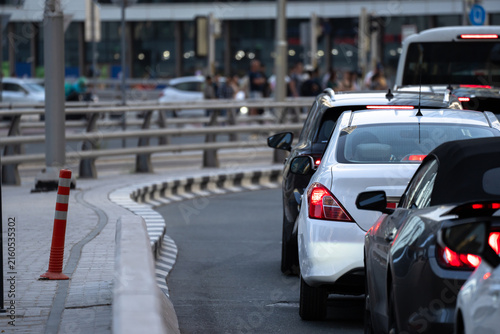 Obraz na plátne Dense traffic jam filling multiple lanes of a busy city roadway, illustrating vehicle congestion, commuting delays, urban transportation challenges, and peak-hour travel conditions