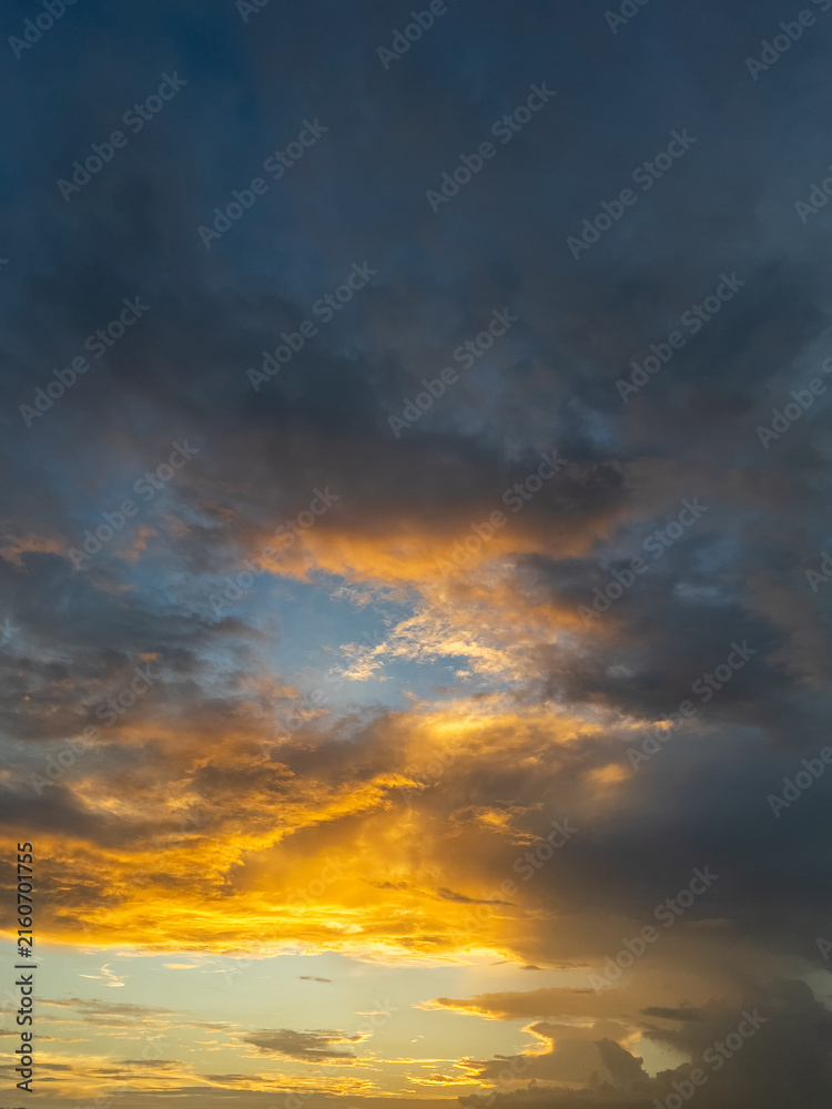 Fototapeta premium Dramatic Golden Sunset Clouds