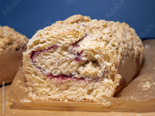 Yeast cake with crumble and blueberries inside, cross-section