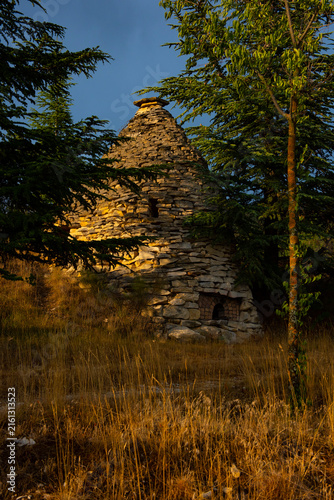 Konstfotografi Verdon borie ancient dry stone hut sunset light