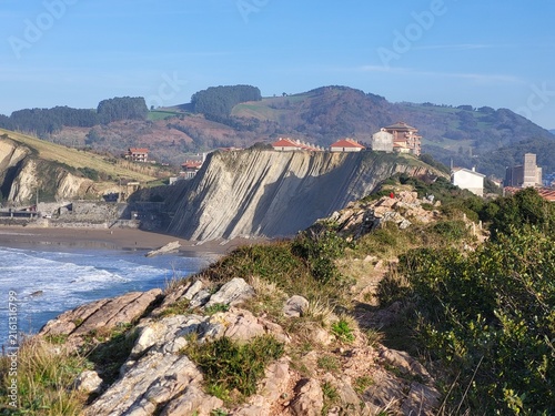 Foto Flysch redressées de Zumaia, commune du Guipuscoa, communauté autonome du Pays basque, Espagne