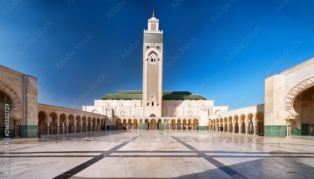 Obraz premium courtyard of hassan ii mosque in casablanca morocco