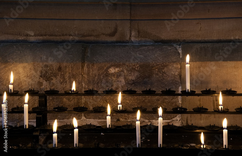Konstfotografi Votive candles found next to the Shrine of St Thomas at Hereford Cathedral, UK
