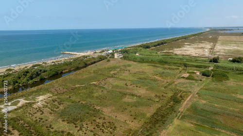 Foto Aerial drone view of green farmland, and dense Mediterranean scrubland meeting a