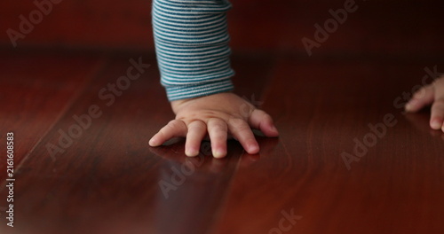 Canvastavla Baby toddler climbing down doorstep stair, infant learning and development