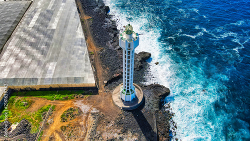Foto aérea con dron del faro de Las Hoyas en Tazacorte en La isla de La Palma.