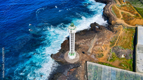 Foto aérea con dron del faro de Las Hoyas en Tazacorte en La isla de La Palma.