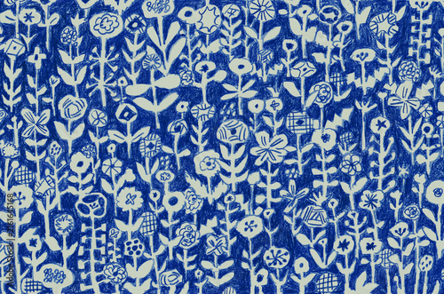 Fototapeta 青い手描きの花と植物のパターン