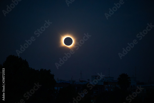 Cuadro en lienzo Total solar eclipse totality, Valencia, Spain, above a silhouette foreground