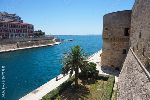 Fotografie View of the Taranto Canal Boat and medieval Aragonese Castle, Apuglia Italy