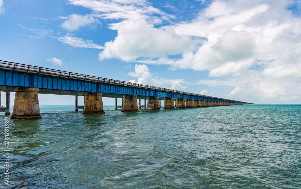Fototapeta premium Iconic famous seven mile bridge. Engineering marvel architecture. Seven mile bridge in Florida keys. Oversea highway in Miami. Travel destination. Bridge road with horizon oversea
