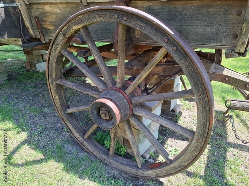 Obraz na plátně old wagon wheel