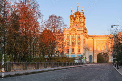 Obraz na plátne Catherine Palace and the palace church in the Catherine Park of Tsarskoye Selo from Sadovaya street on a sunny autumn morning, Pushkin, St