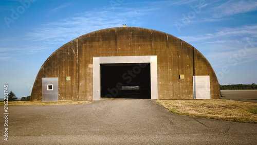Fotografía Hardened aircraft shelter on a military airfield