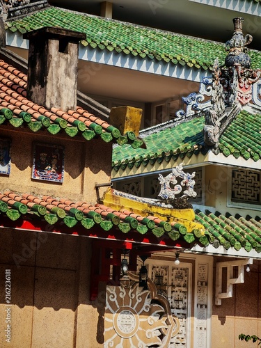 Foto Ceramic Decorative Roof Ridge Nguyen Dynasty Royal Architectural Style blended w