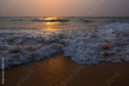 Canvas Print Golden sunset and waves