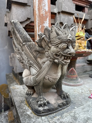 Cuadro en lienzo Ancient stone sculpture of a mythical creature with wings, intricate carvings and traditional architectural elements
