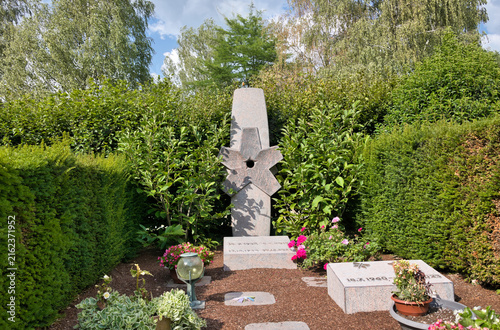 Familiengrabstätte mit einem schönen Grabstein  auf dem Hauptfriedhof Mülheim Ruhr