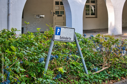 Behinderten Parkplatz auf dem Hauptfriedhof in Mülheim Ruhr
