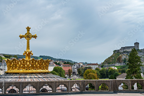 Foto View of the Basilica in the Sanctuary of Lourdes, France