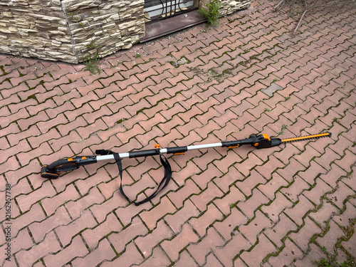 Fotografía Versatile Garden Pole Pruner for Effortless Tree Trimming and Pruning with Light
