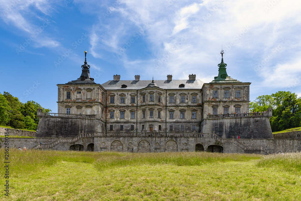 Fototapeta premium The grand facade of the Pidhirtsi Castle under the blue sky in Lviv oblast, Ukraine