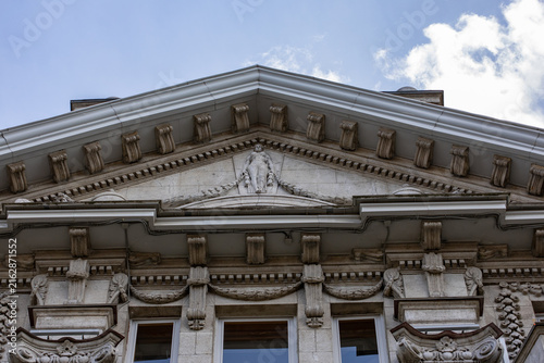 Canvastavla Ornate pediment and relief sculpture on historic building facade
