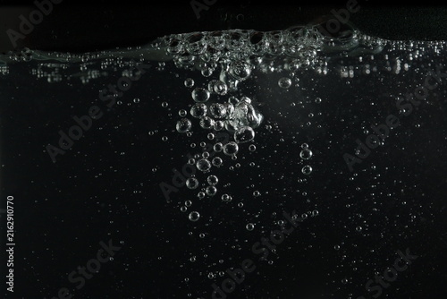 Konstfotografi Macro underwater bubbles rising through dark water, creating a dramatic abstract texture with sparkling air spheres and flowing motion