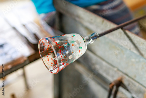 Handblown Glass Vessel on a Blowpipe During Glassblowing Process
吹き竿についた色ガラスの器と吹きガラスの制作工程