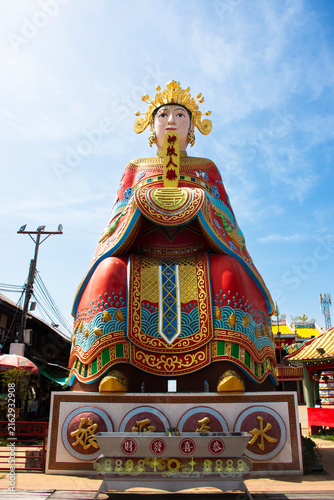 Quadro su tela Shrine of Chao Pho Thepharak and Chao Mae Thapthim or Mazu Matsu Chinese sea god