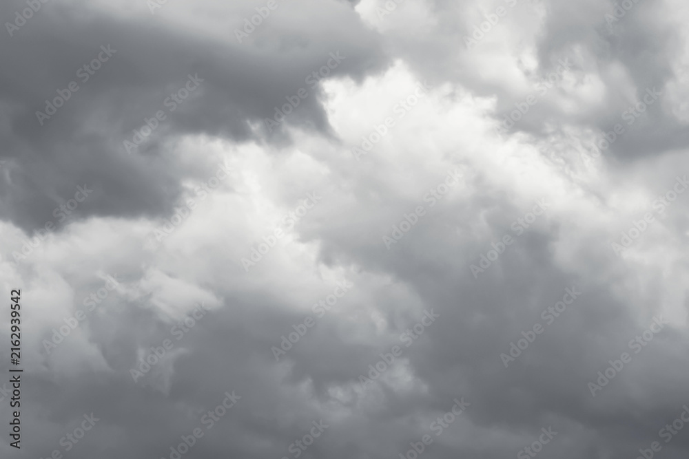 Naklejka premium Dramatic dark gray overcast cloudy sky. Concept of approaching rain storm, gloomy weather, moody atmosphere, climate and environment.