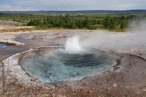 Fotografie Haukadalur is a famous geothermal valley in southern Iceland.